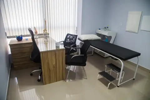 Sala de pilates com aparelhos na Clínica BEM-VIE em Águas Claras Sala de pilates com aparelhos na Clínica BEM-VIE em Águas Claras