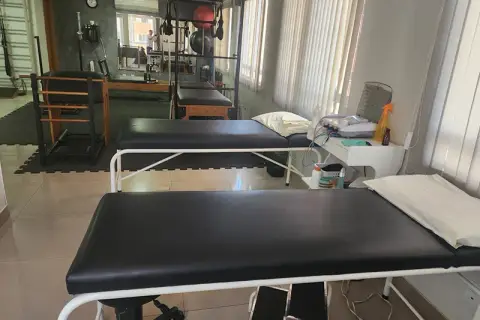Sala de RPG em Águas Claras com maca de atendimento Sala de RPG em Águas Claras com maca de atendimento